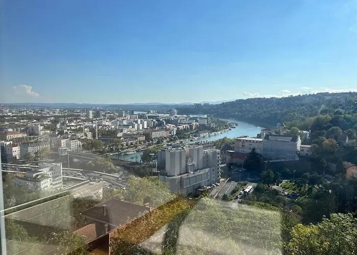 Chambre Dans Les Hauteurs De Lyon Proche Fourviere Chez L Hote