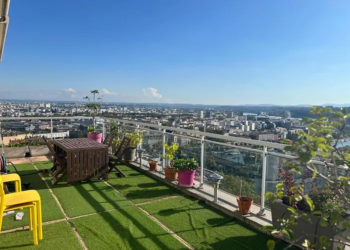 Chambre Dans Les Hauteurs De Lyon Proche Fourviere Chez L Hote
