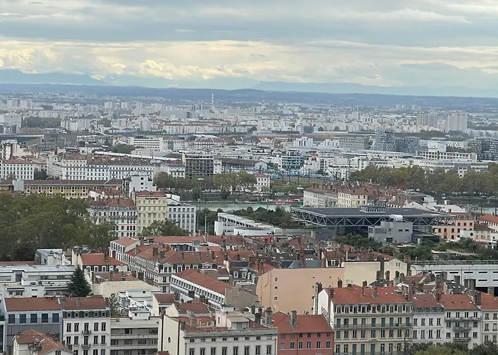Chambre Dans Les Hauteurs De Lyon Proche Fourviere Chez L Hote